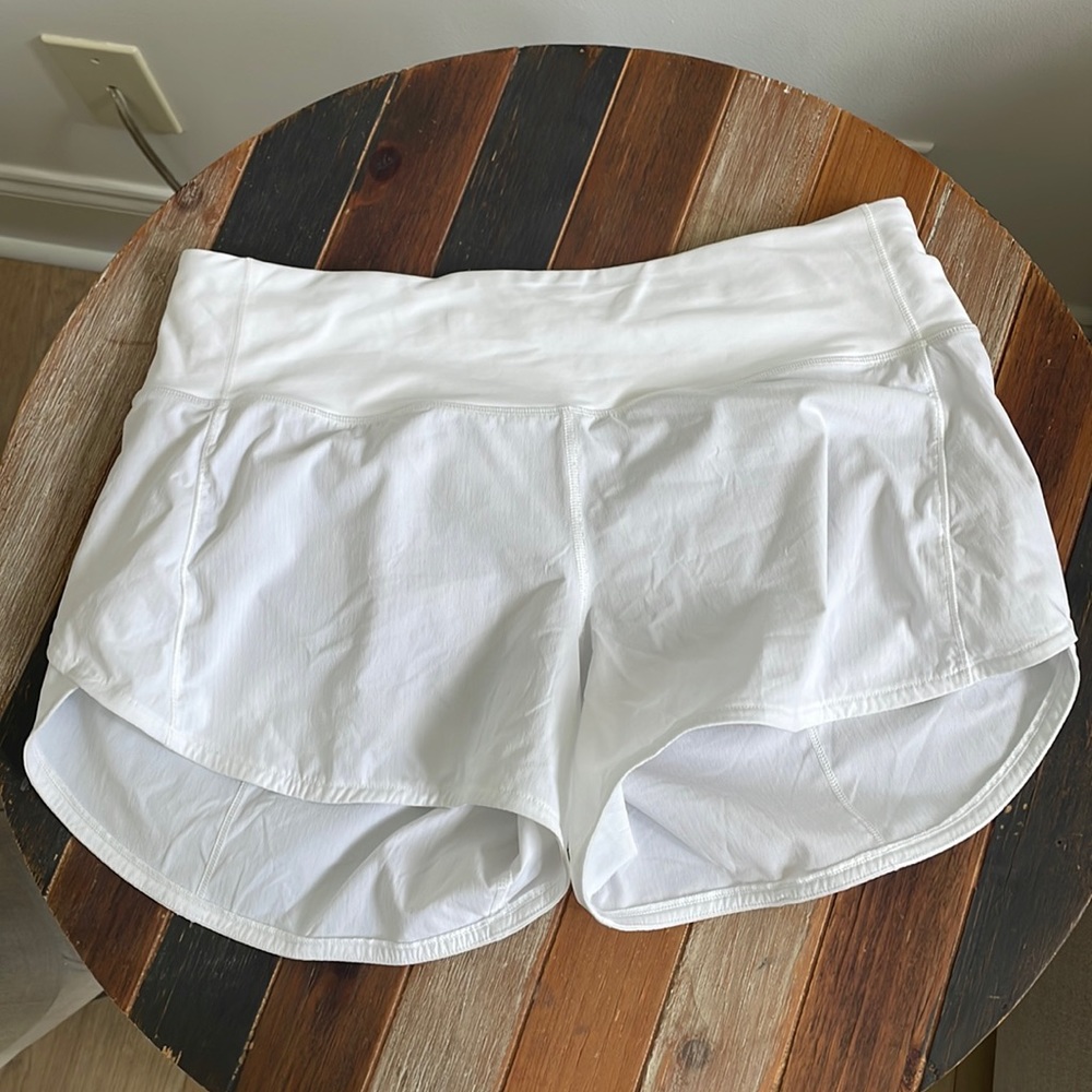 🤍White Lululemon speed up shorts🤍